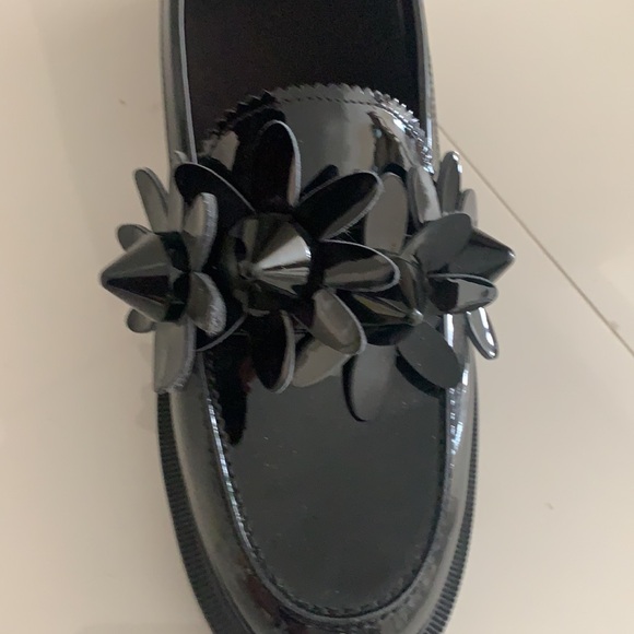 Christian Louboutin - Daisy Spikes Embellished Patent-leather Loafers - Picture 5 of 6